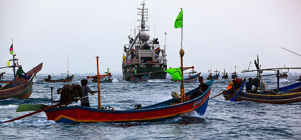 CEC Oil Platform Protest near Songkhla. © Athit Perawongmetha / Greenpeace CEC Oil Platform Protest near Songkhla. © Athit Perawongmetha / Greenpeace