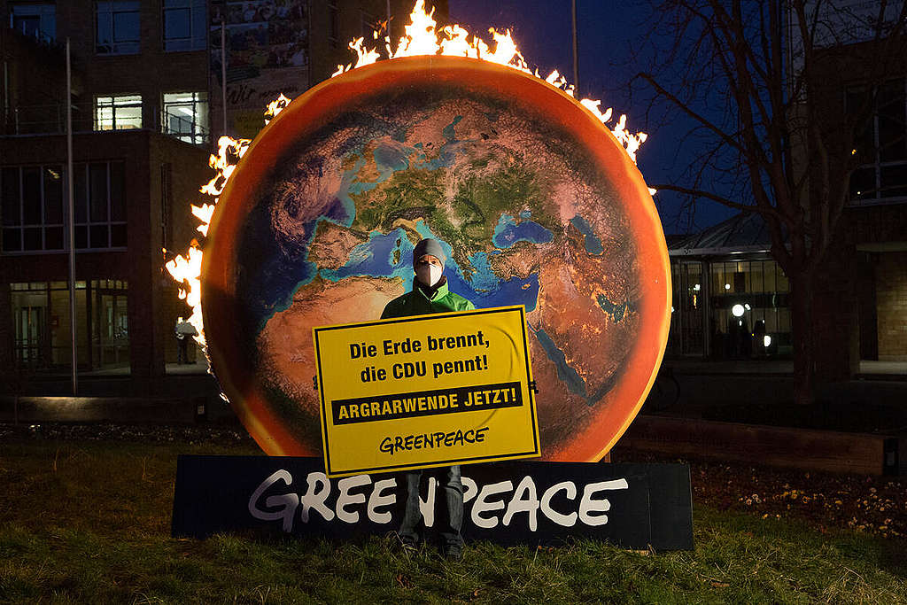 Burning Earth Action for CAP Reform in Stuttgart. © Annette Cardinale / Greenpeace