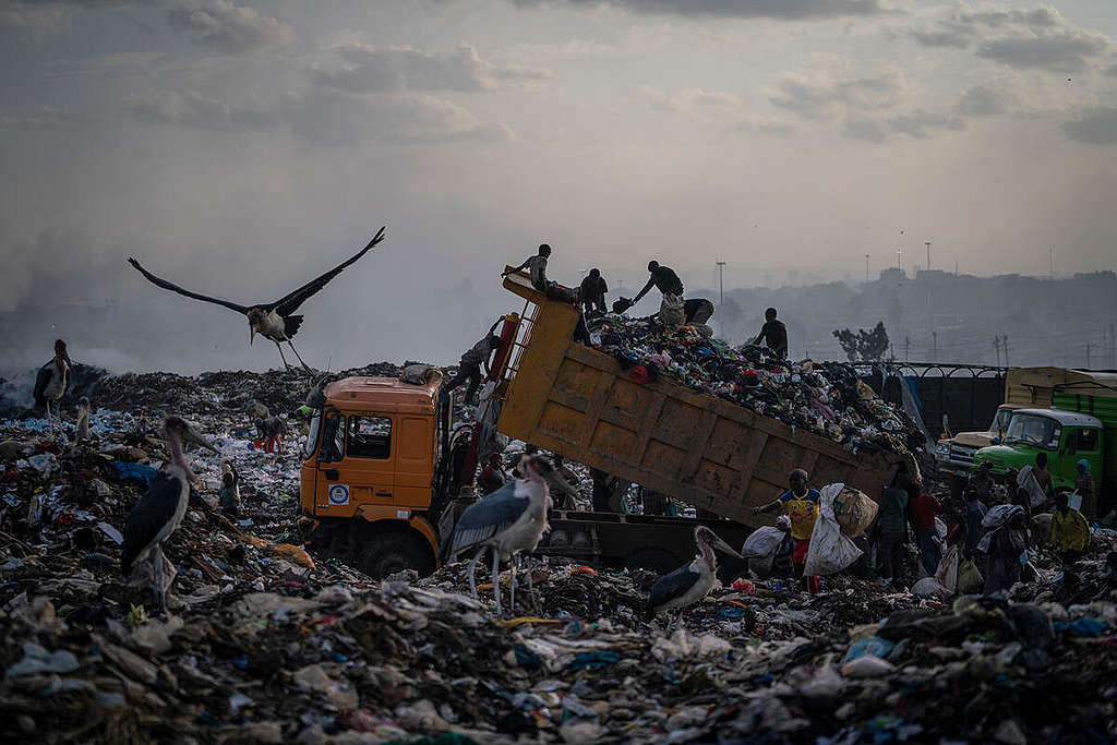 Fast Fashion Research in Kenya. © Kevin McElvaney / Greenpeace