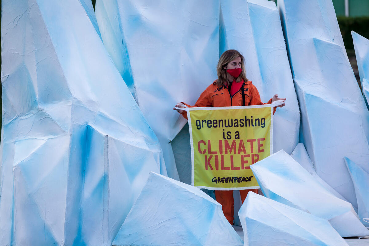 Climate Action at Eni Headquarter in Rome. © Greenpeace / Francesco Alesi