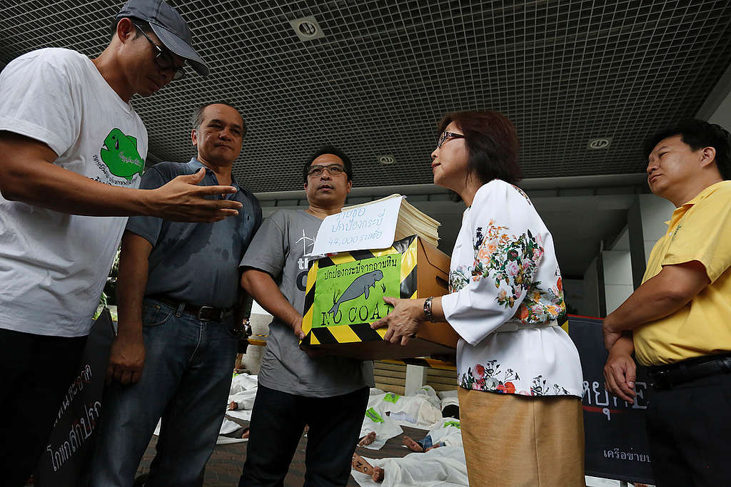 Die-In Protest in Bangkok. © Roengrit Kongmuang / Greenpeace