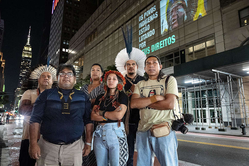 Amazon Projection Message in New York. Amazon Projection Message in New York.