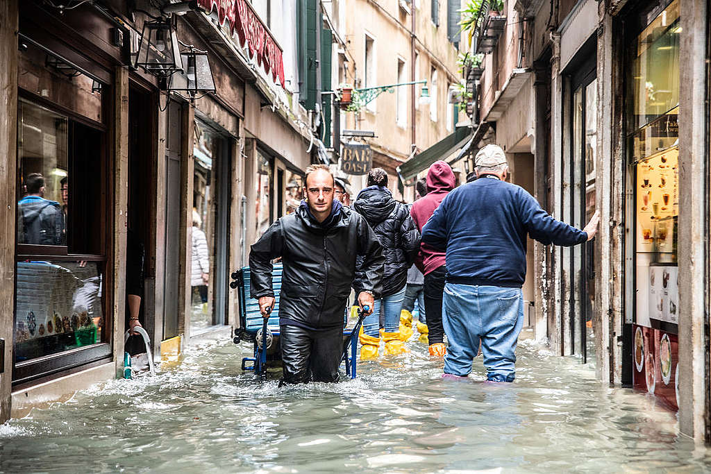 High Tide and Sea level Rise in Venice. © Giacomo Cosua / Greenpeace High Tide and Sea level Rise in Venice. © Giacomo Cosua / Greenpeace