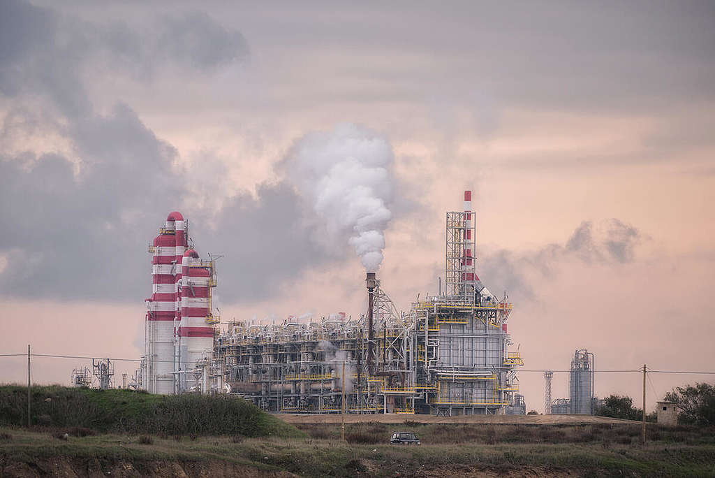ENI Plant in Brindisi. © Giuseppe Lanotte / Greenpeace ENI Plant in Brindisi. © Giuseppe Lanotte / Greenpeace