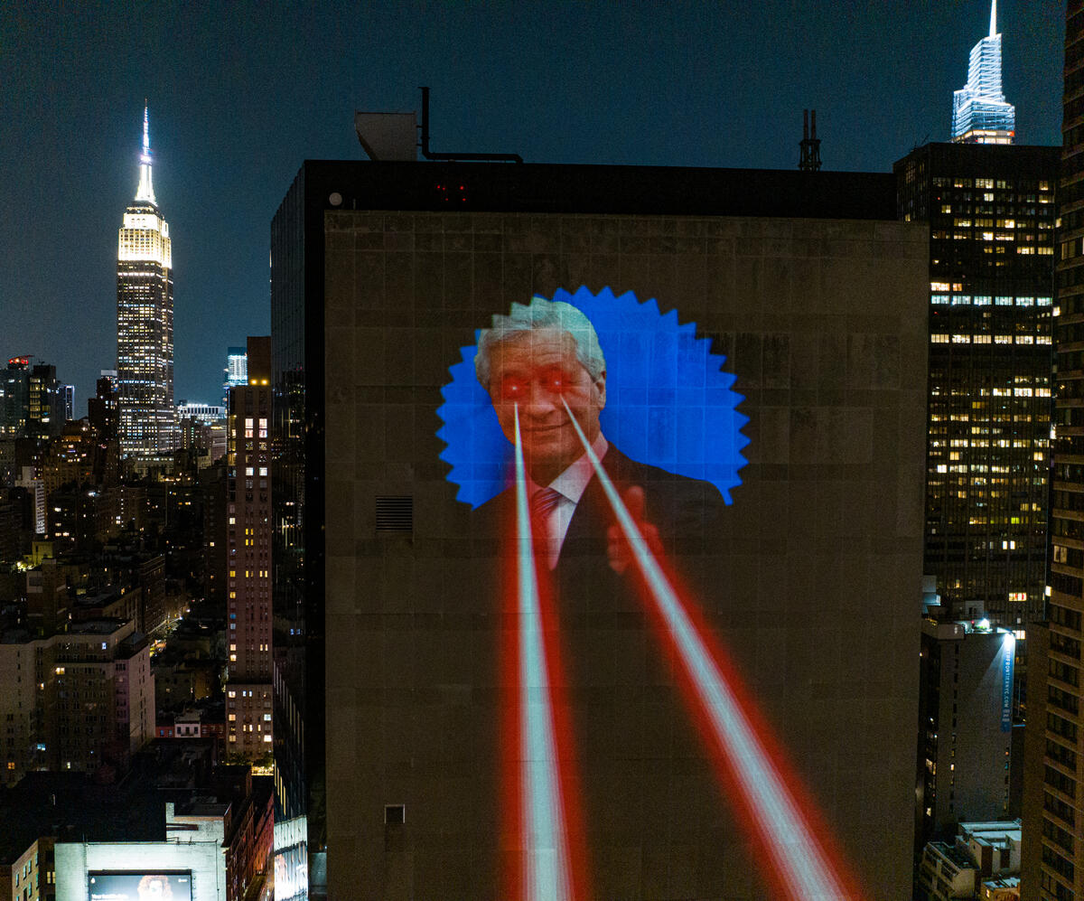 Bitcoin Projection Exposes BlackRock & Chase in New York. © Demian Neufeld / Greenpeace