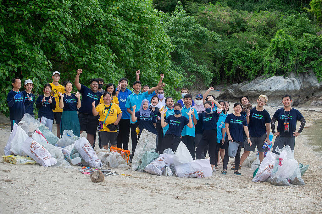 Brand Audit in Chonburi, Thailand. © Chanklang  Kanthong / Greenpeace