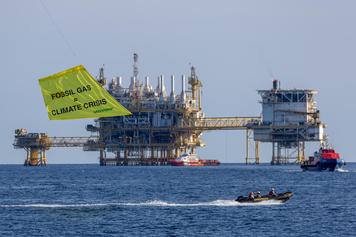 Protest at the Fossil Gas Platform in the Gulf of Thailand. © Greenpeace
