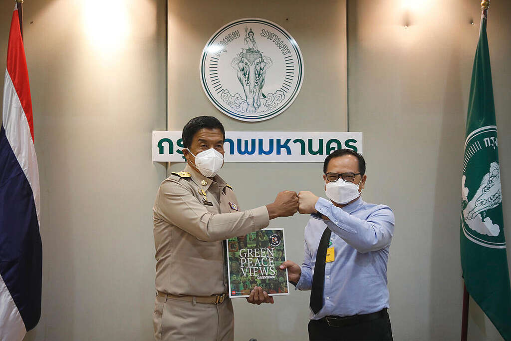 Greenpeace Thailand Meeting with Bangkok's Governor. © Tadchakorn Kitchaiphon / Greenpeace