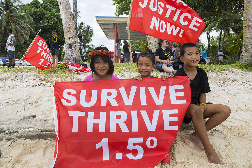 Action ahead of the Climate Vulnerable Forum in the Marshall Islands. © Genevieve French / Greenpeace Action ahead of the Climate Vulnerable Forum in the Marshall Islands. © Genevieve French / Greenpeace