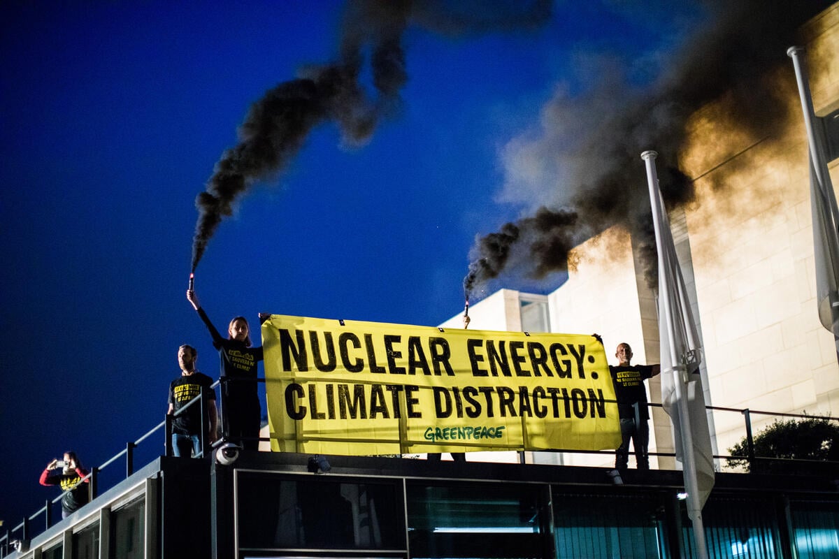 โรงไฟฟ้านิวเคลียร์ขนาดเล็ก (Small Modular Reactors) : ความหวังหรือกังขา?