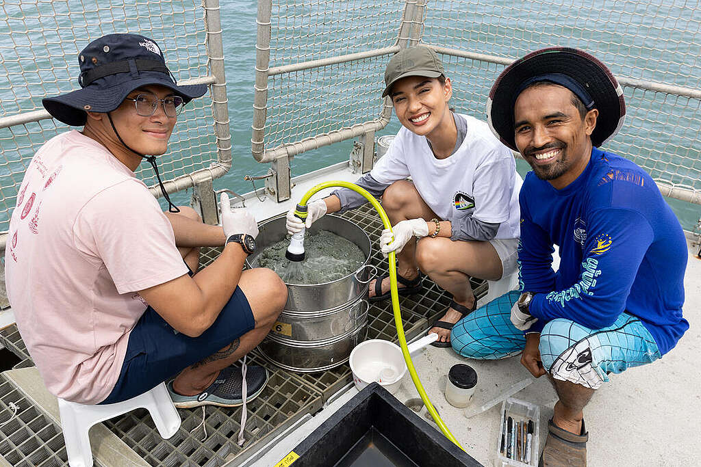 The Rainbow Warrior Thailand Ship Tour: Research in Chumphon. © Baramee Temboonkiat / Greenpeace The Rainbow Warrior Thailand Ship Tour: Research in Chumphon. © Baramee Temboonkiat / Greenpeace
