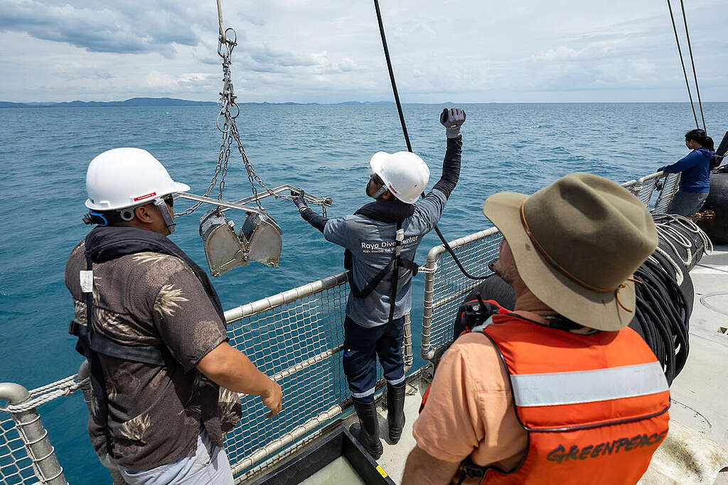 Research Sampling in Chana, Songkhla Province. © Baramee Temboonkiat / Greenpeace
