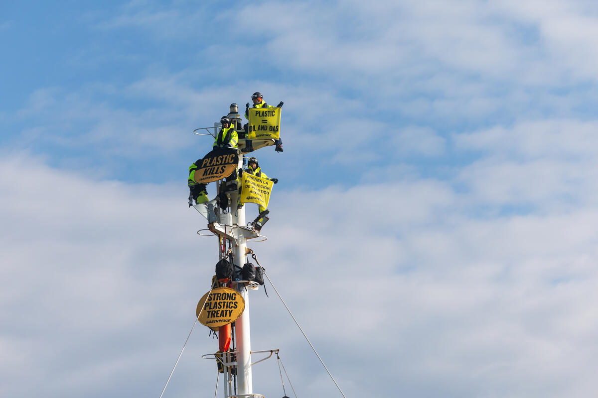 Action on Tanker with Petrochemicals Destined for Plastic Production in South Korea. © Jung Taekyong / Greenpeace
