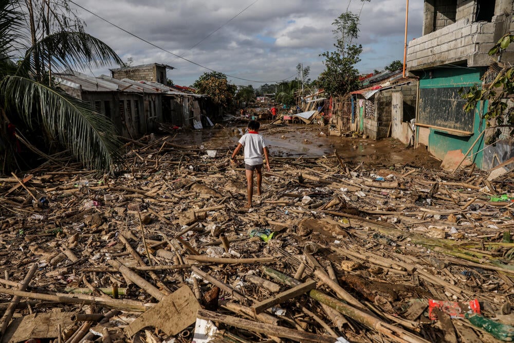 Aftermath of Typhoon Vamco in the Philippines. © Basilio Sepe / Greenpeace
