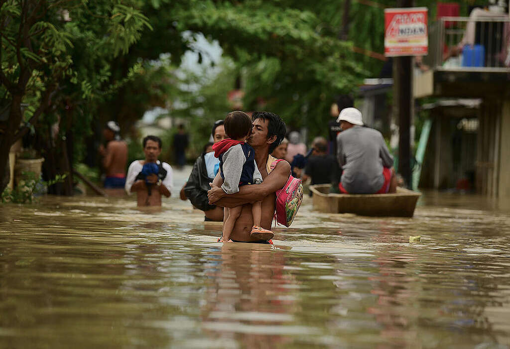 Typhoon Yagi Impacts in Bulacan. © Noel Celis / Greenpeace
