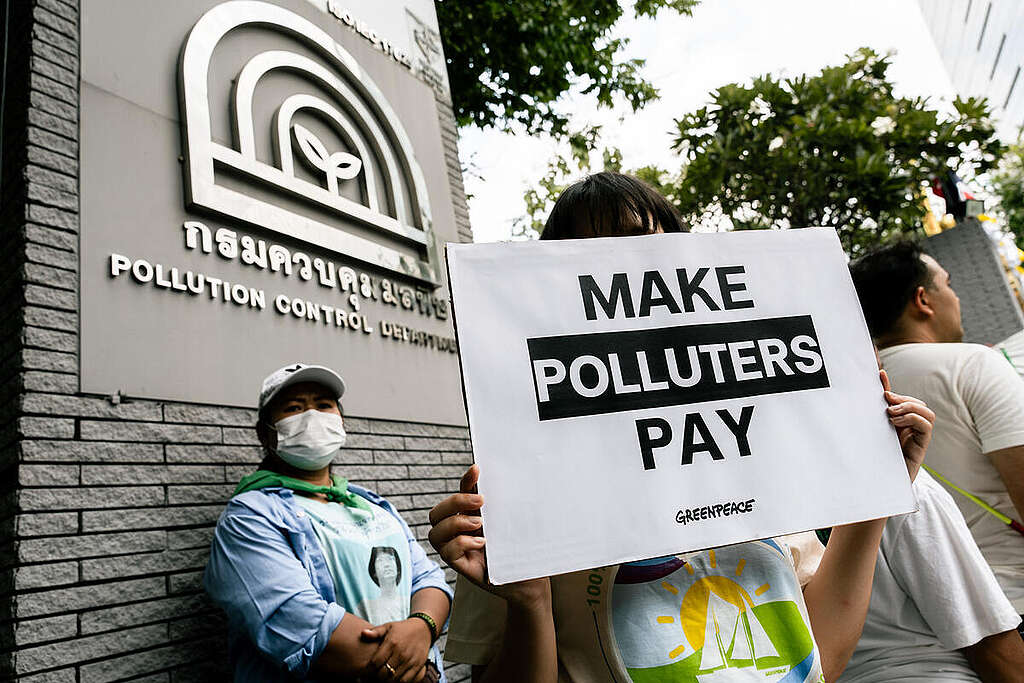 Climate March at the Environment Ministry in Bangkok. © Chittawan Limcharoen / Greenpeace Climate March at the Environment Ministry in Bangkok. © Chittawan Limcharoen / Greenpeace