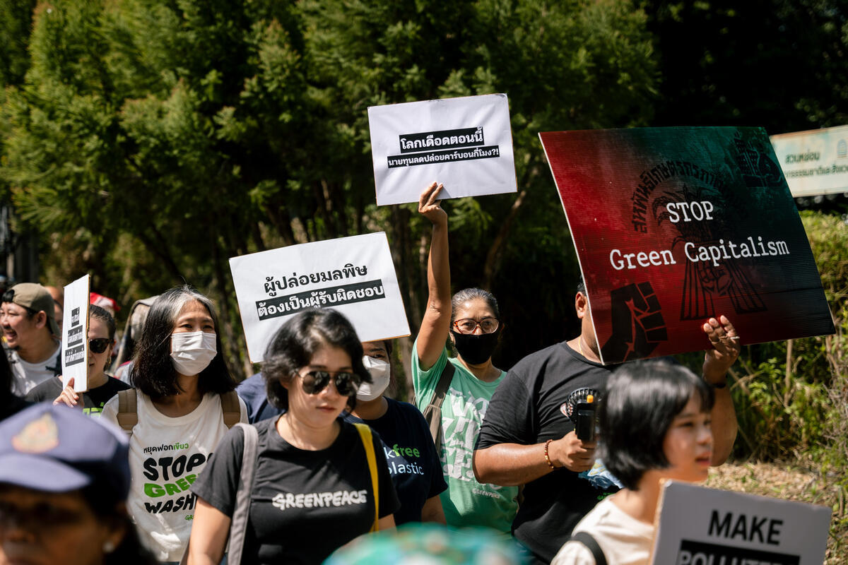 Climate March at the Environment Ministry in Bangkok. © Chittawan Limcharoen / Greenpeace