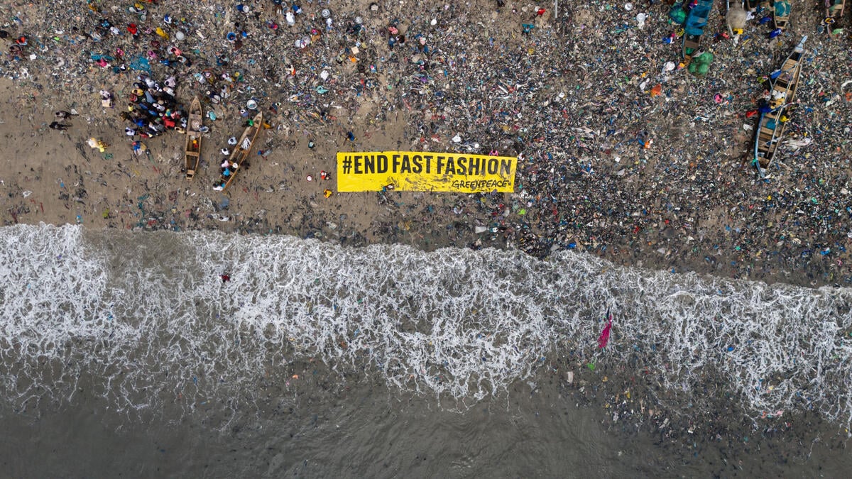 Fast Fashion and Waste Colonialism - Banner on Beach in Ghana. © Kevin McElvaney / Greenpeace