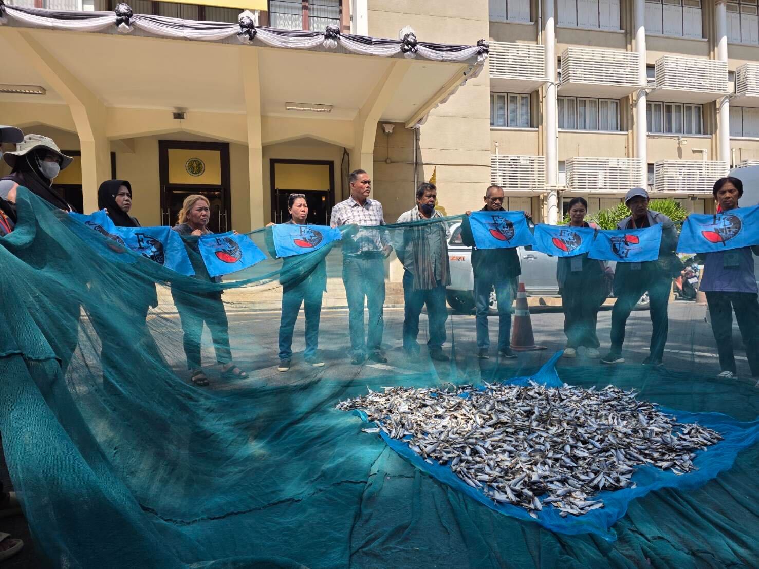 พ.ร.บ. ประมง ม.69 กลับมาอีกครั้ง หลังธรรมนัสเตรียมไฟเขียวให้เดินหน้าต่อ ทั้งที่งานวิจัยยังไม่ชัดเจน