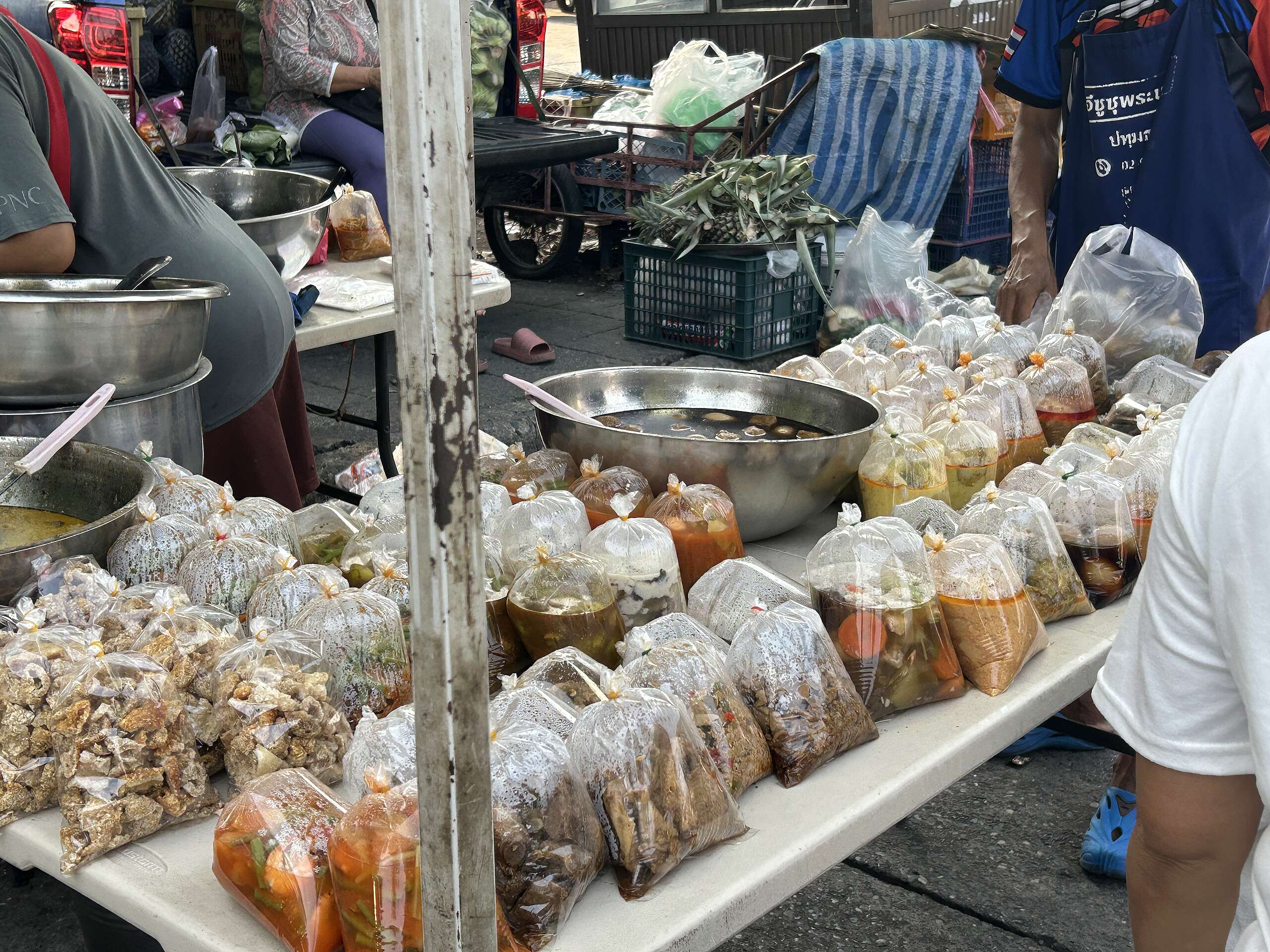 ถุงแกงแพงขึ้นจากวิกฤตโลก: ถึงเวลาหรือยังที่รัฐต้องลดการผลิตพลาสติกที่ไม่จำเป็น