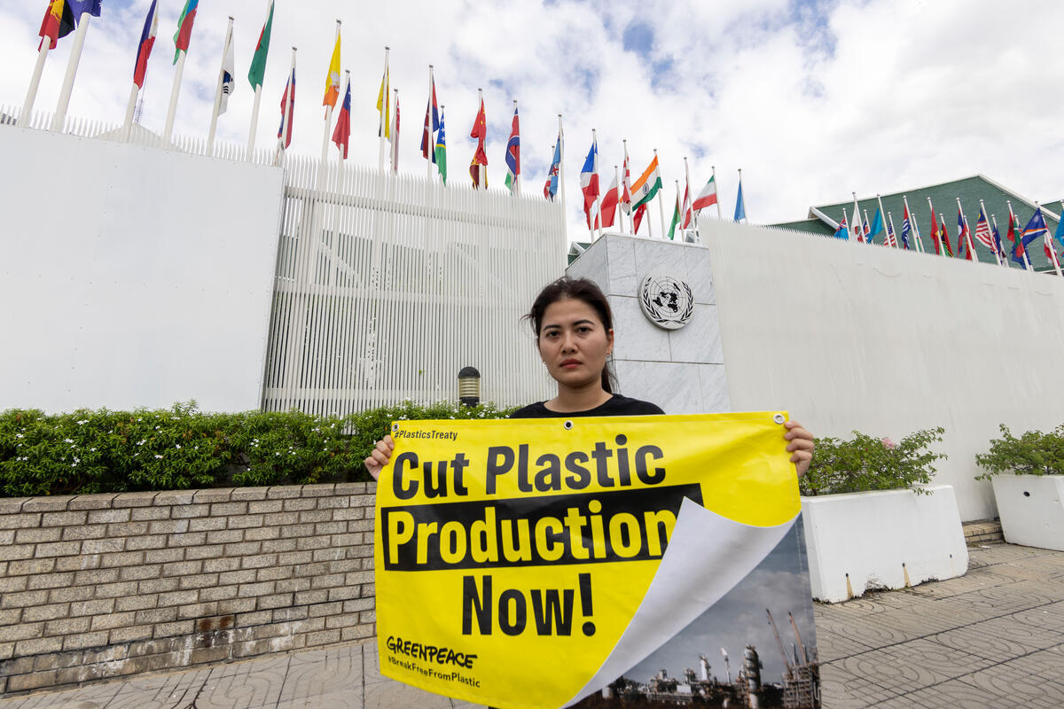 "Cut Plastic Production Now" Action at the Intersessional Work in Bangkok. © Wason Wanichakorn / Greenpeace
