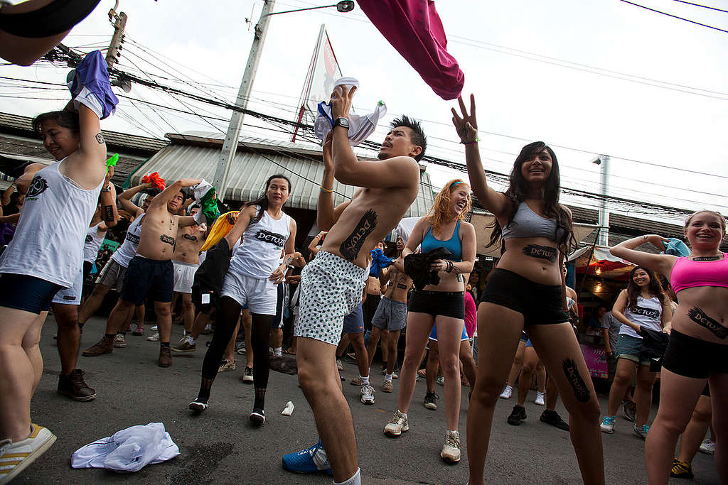 "Detox" Striptease in Bangkok. © Athit Perawongmetha / Greenpeace