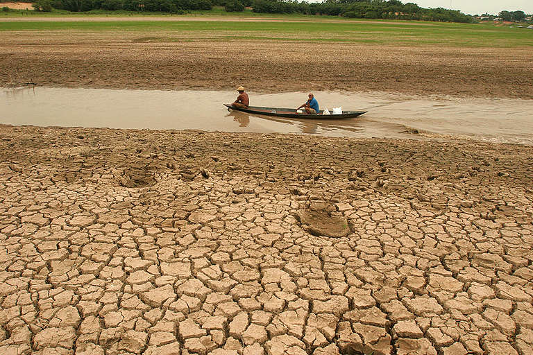 Severe Drought in Brazilian Amazon. © Greenpeace / Alberto Cesar Araújo