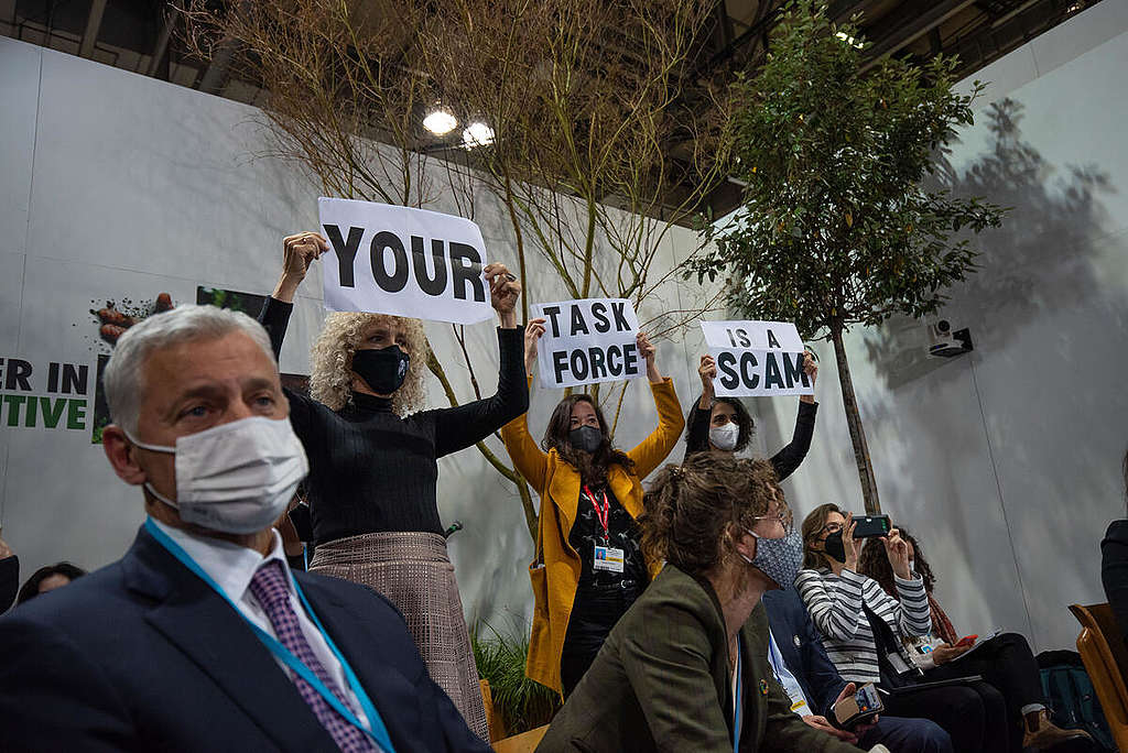 Demostración Greenwash en la COP26 en Glasgow.  © Pamela EA / Greenpeace