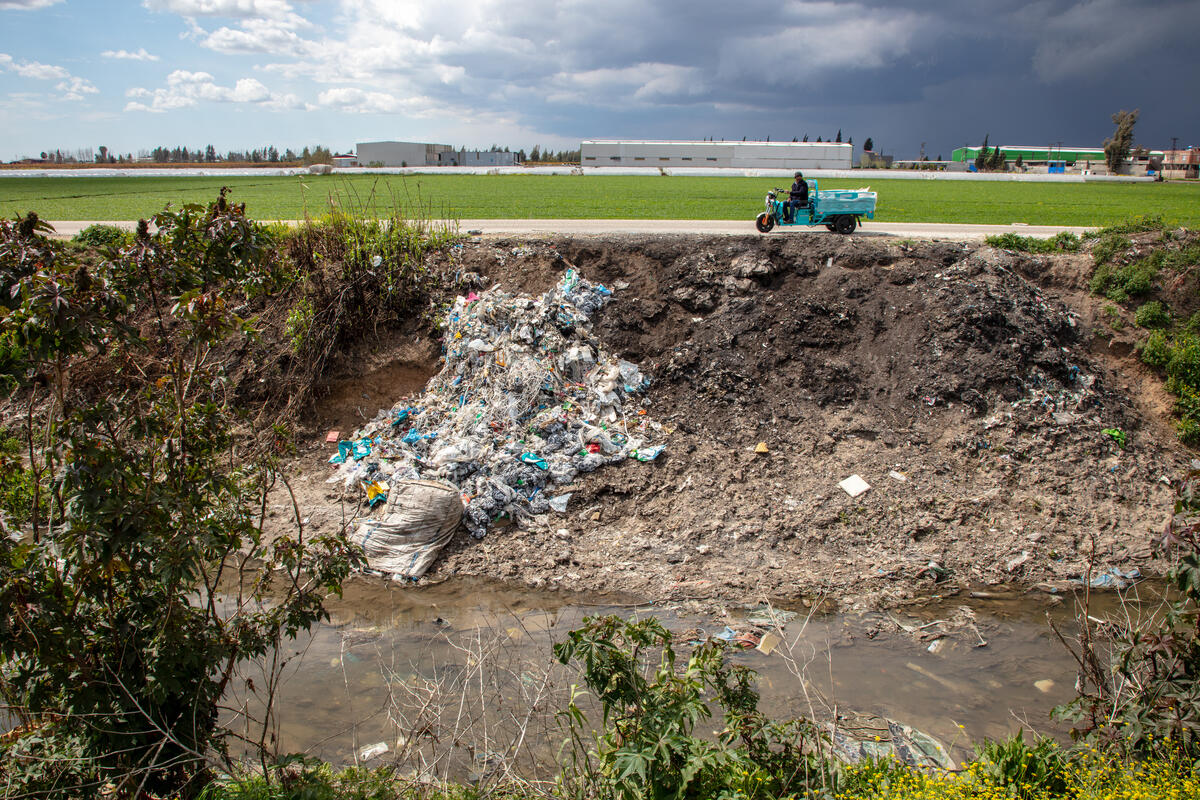 Waste Dump in Yenidam, Adana Province, Turkey. &copy; Caner &Ouml;zkan / Greenpeace