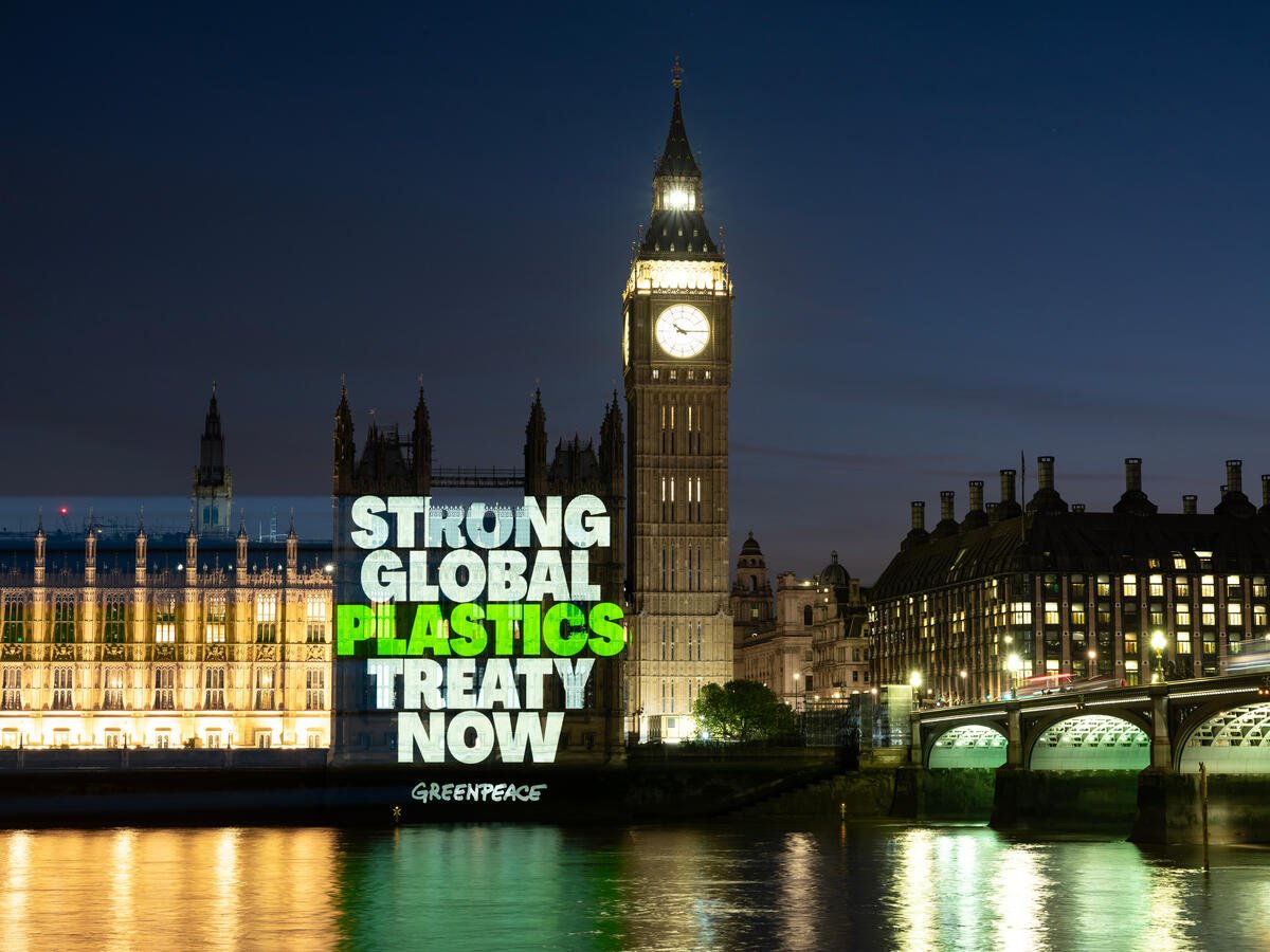 Global Plastics Treaty: Parliament Projection in London. © Ollie Harrop / Greenpeace Global Plastics Treaty: Parliament Projection in London. © Ollie Harrop / Greenpeace