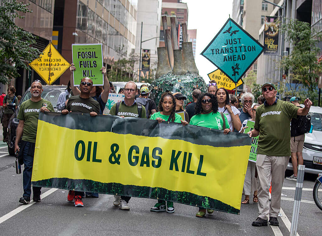 March to End Fossil Fuels in New York. &copy; Tim Aubry / Greenpeace