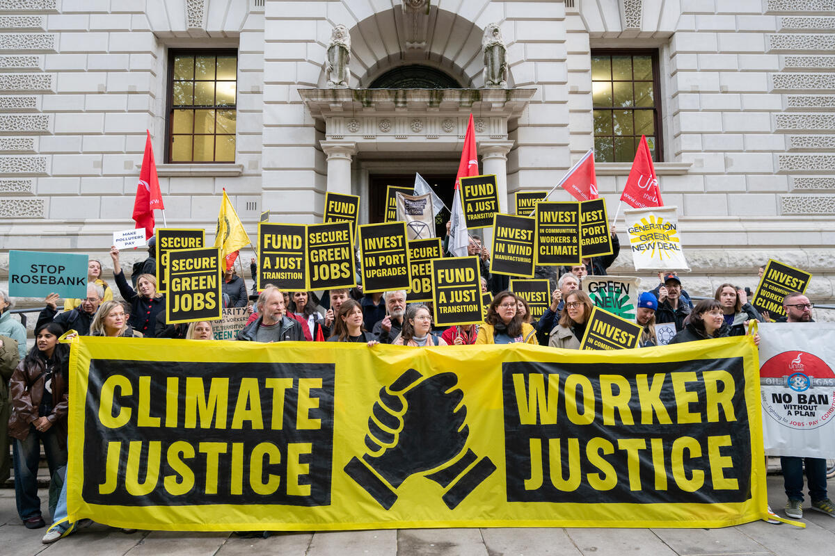 Unions and Green Groups Rally at Treasury in London. © David Mirzoeff / Greenpeace