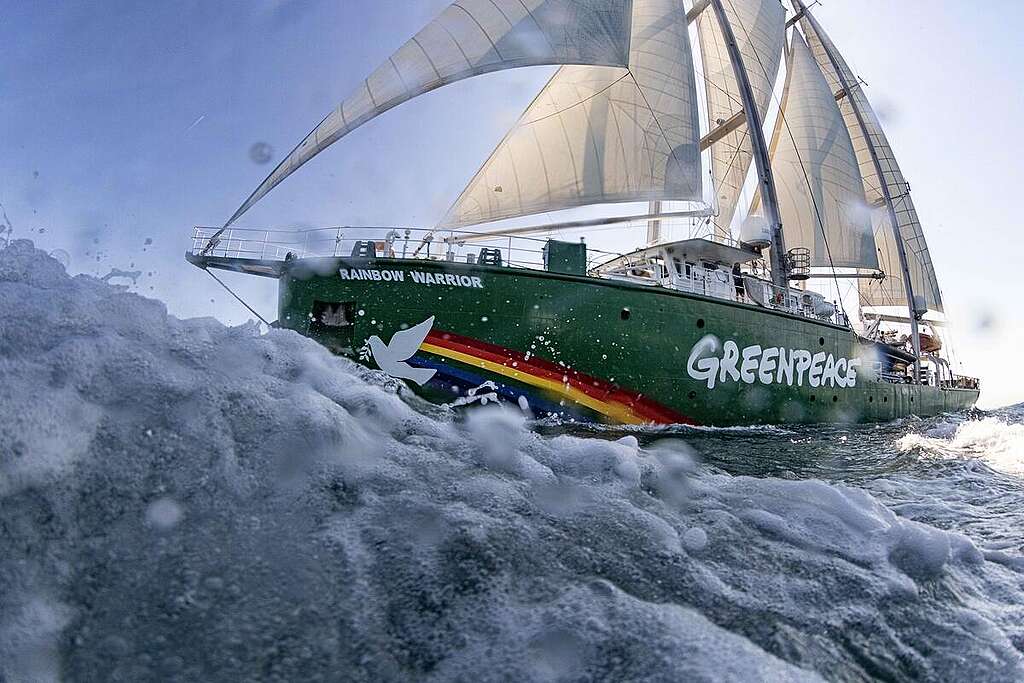 Rainbow Warrior in the Adriatic Sea. © Lorenzo Moscia / Greenpeace Rainbow Warrior in the Adriatic Sea. © Lorenzo Moscia / Greenpeace