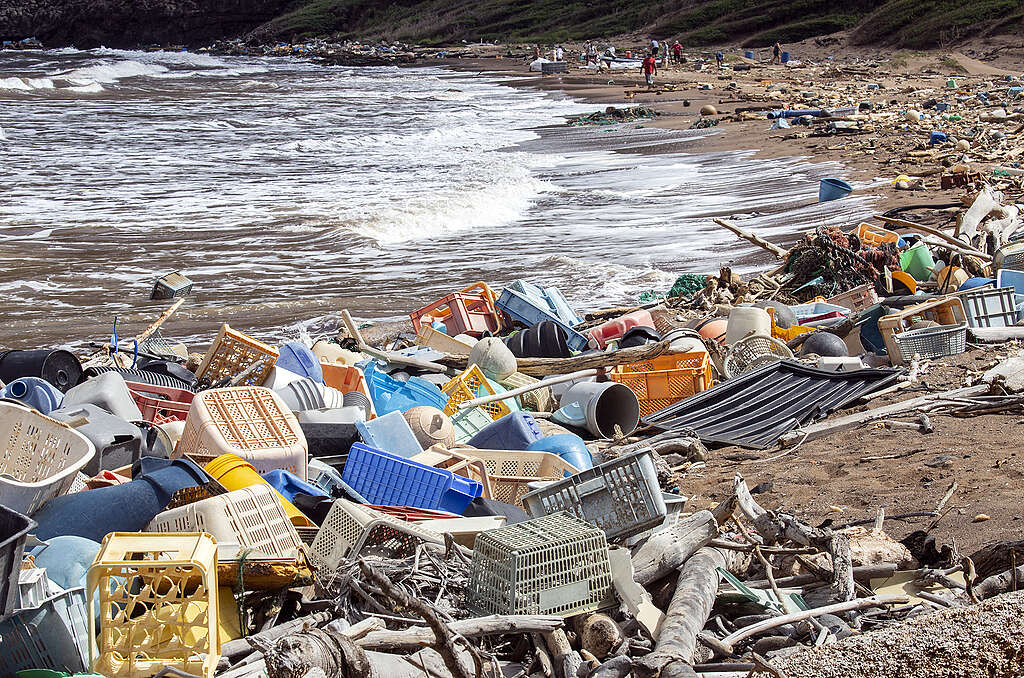 New Greenpeace Report: Plastic Recycling Is A Dead-End Street—Year ...