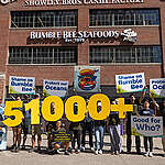Greenpeace USA and crew from the Arctic Sunrise deliver a petition with over 51,000 signatures calling on Bumble Bee and its owners, Fong Chun Formosa (FCF), to stop sourcing from ships that exploit workers and our oceans. Activists hoisted a banner in front of the company’s headquarters that read “End Modern Slavery” after marching to Bumble Bee from the M/V Arctic Sunrise, docked at the pier in San Diego.