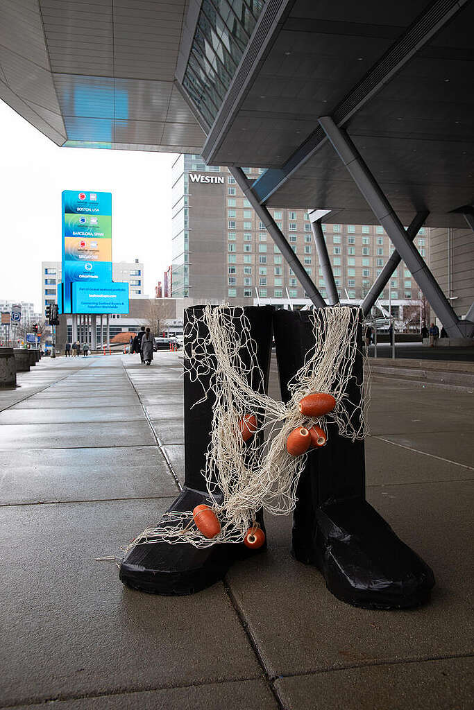 Protest Message at the Boston Seafood Expo. © Greenpeace / Greenpeace
