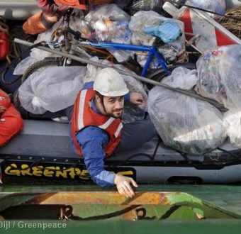 Clean Plastics Out of Rotterdam Harbor