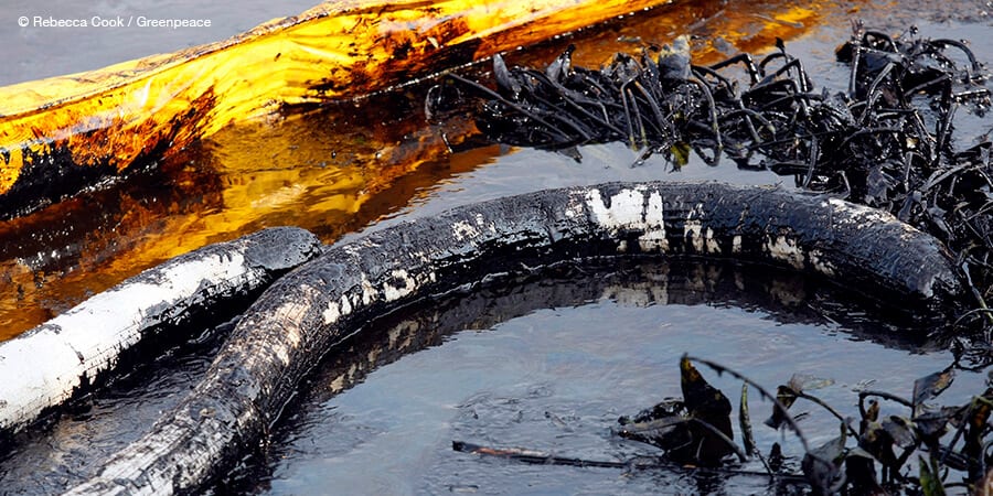 Photo of Kalamazoo River Oil Spill containment