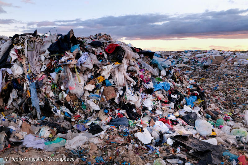 تقترح وكالة حماية البيئة التابعة لبايدن إجراءات لتقليل إنتاج البلاستيك
