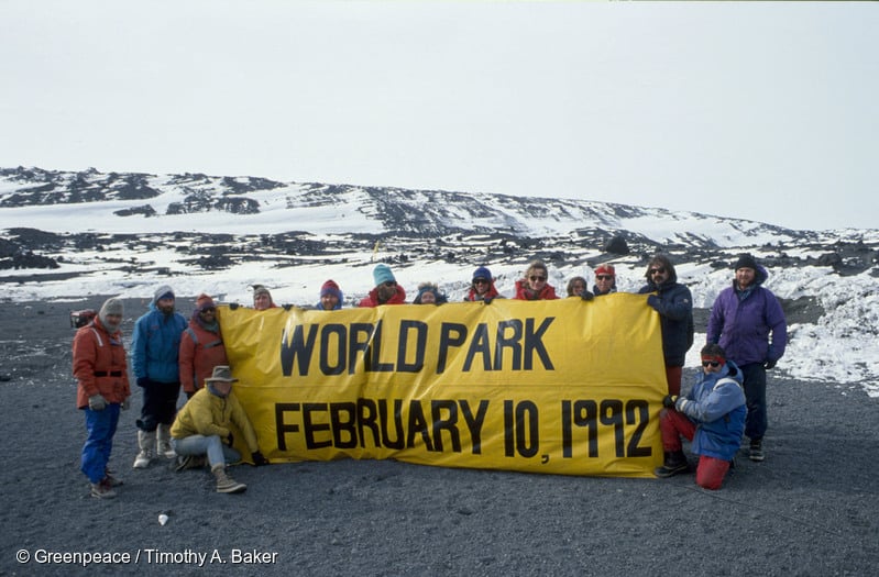 Photo: Greenpeace Antarctica Expedition 1991/92. Banner to commemorate final removal of World Park Base.
